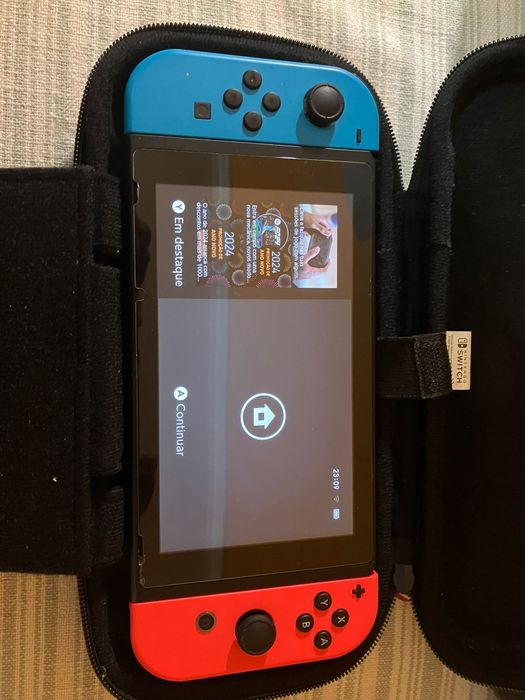 Nintendo Switch V2 (Desbloqueada) + SD Sandisk 512GB + Comando Extra LinYuvo + Acessórios