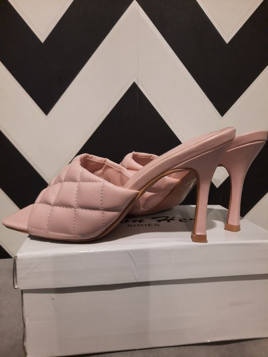 Klapki pudrowy róż r.38 jak nowe