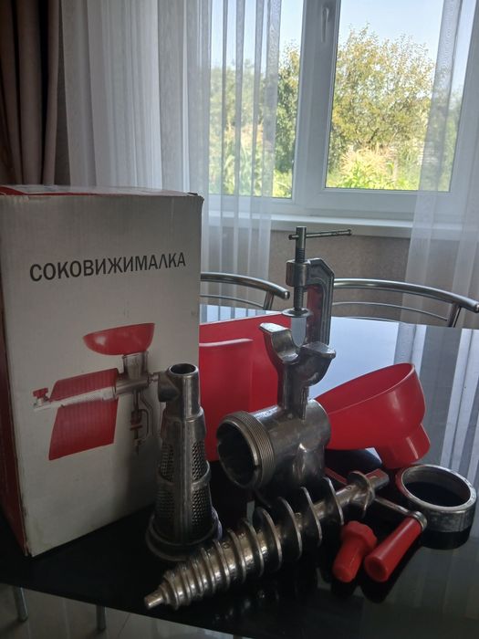 Соковижималка для томатів.