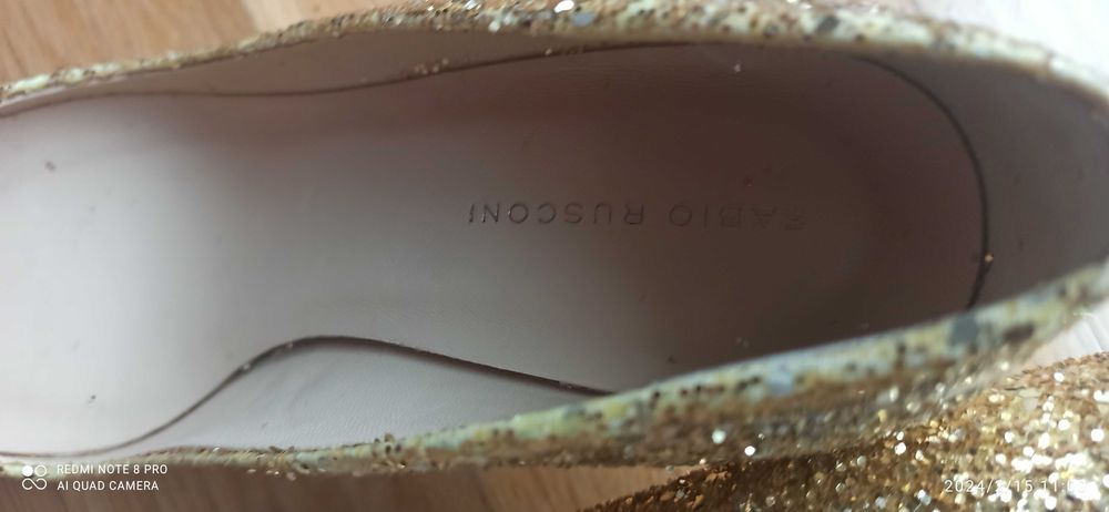 Sapatos scarpin  dourados, "Fabio Rusconi",n.º 37, novos