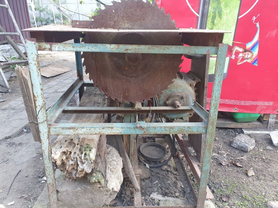 Продам церкулярную пилу со столешницой,)