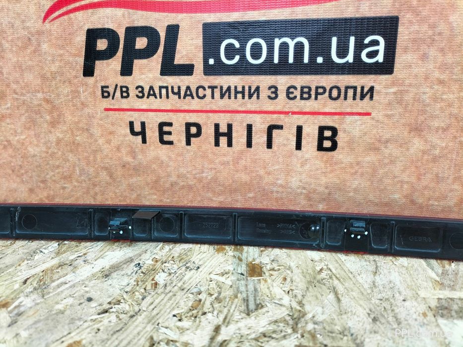 VW Tiguan II 20-23 Отражатель катафот заднего бампера центральный