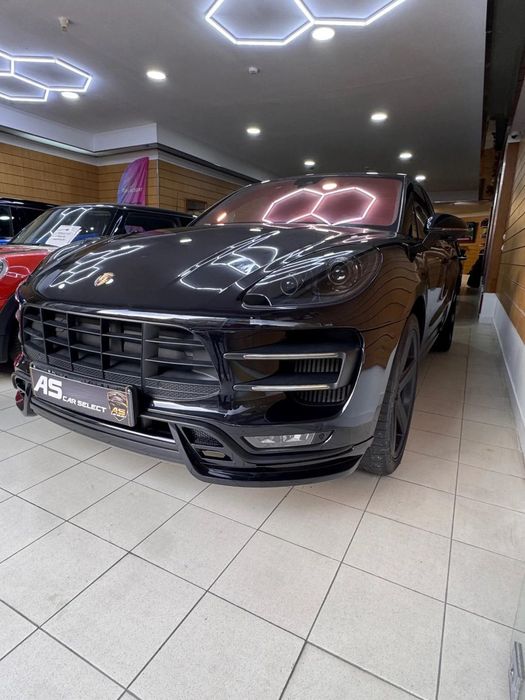 Porsche Macan Turbo Performance Package