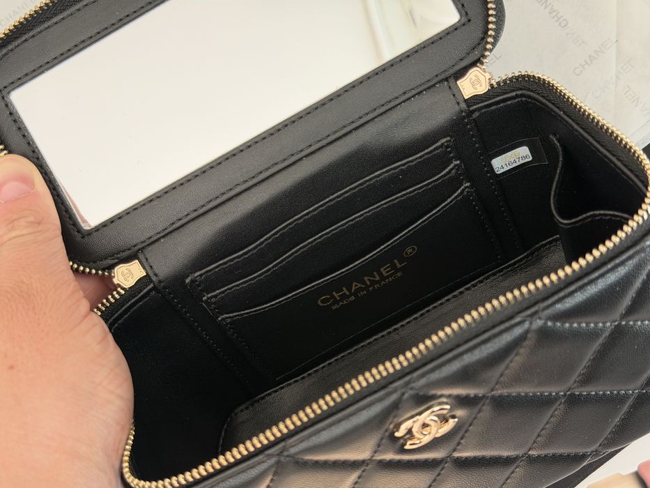 Nowa torebka Chanel kuferek czarny