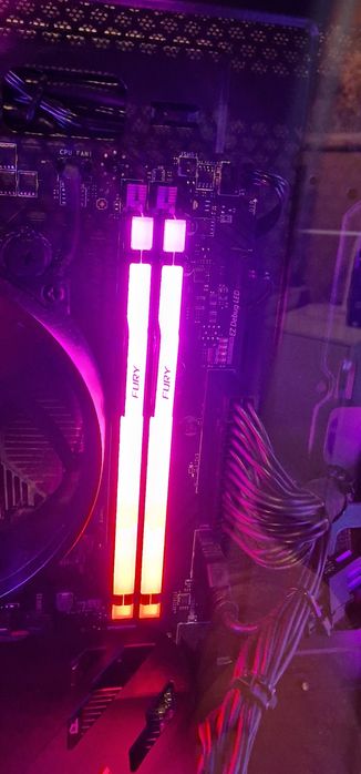 Ryzen 5 8400F "Zen 4"\FURY Beast Preto RGB 32GB (2x16GB)\RTX 4060 VENTUS\MSI SPATIUM 1TB-win 11+ office