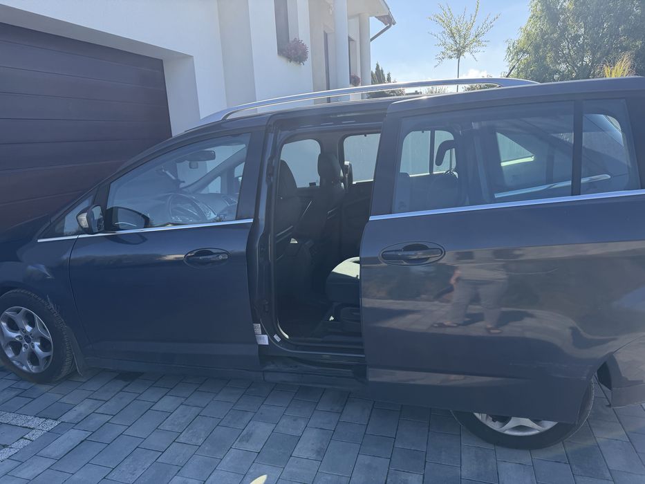 Samochod. Ford C Max 2012
