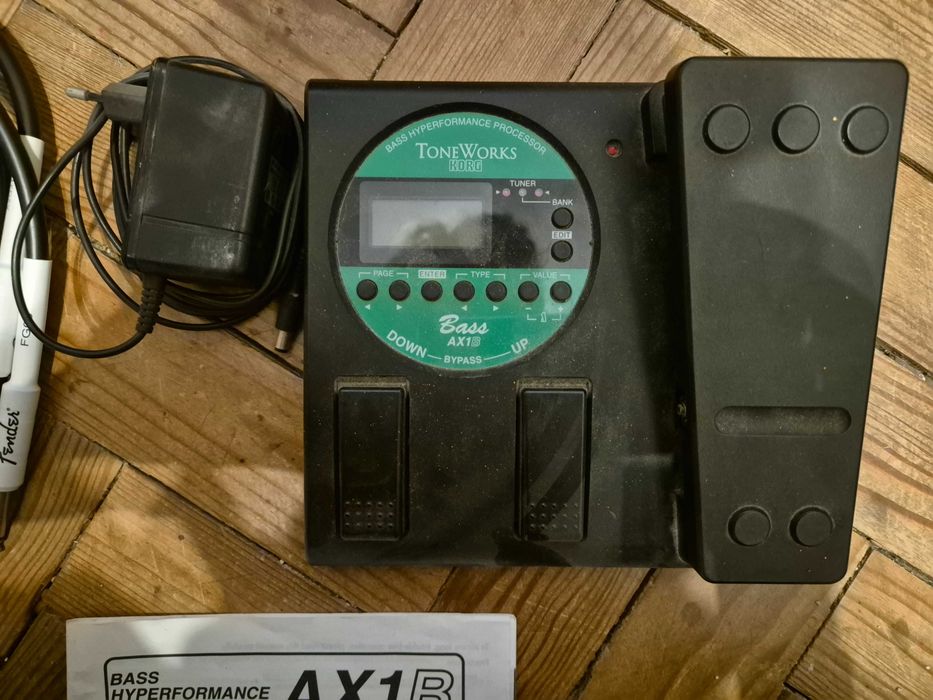 Pedaleira Korg ToneWorks AX1B Baixo & Guitarra