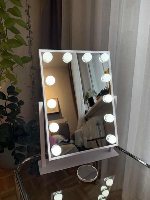 Nowe lustro do makijażu podświetlane toaletka kosmetyczne lusterko