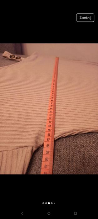 Stylowy sweterek z odkrytym ramieniem M River Island