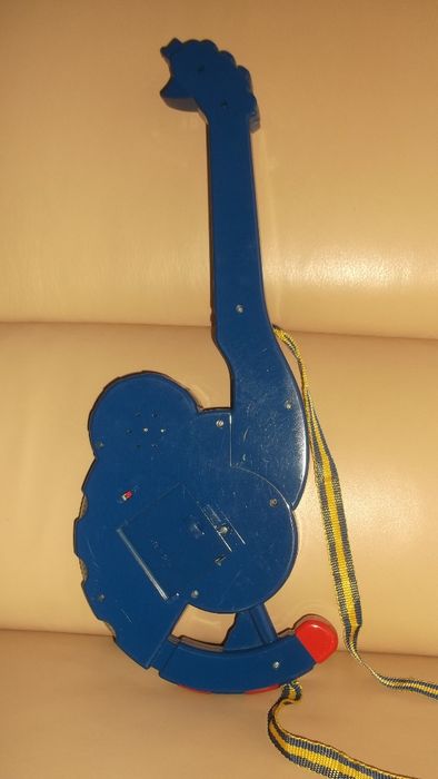 viola de menino brincar