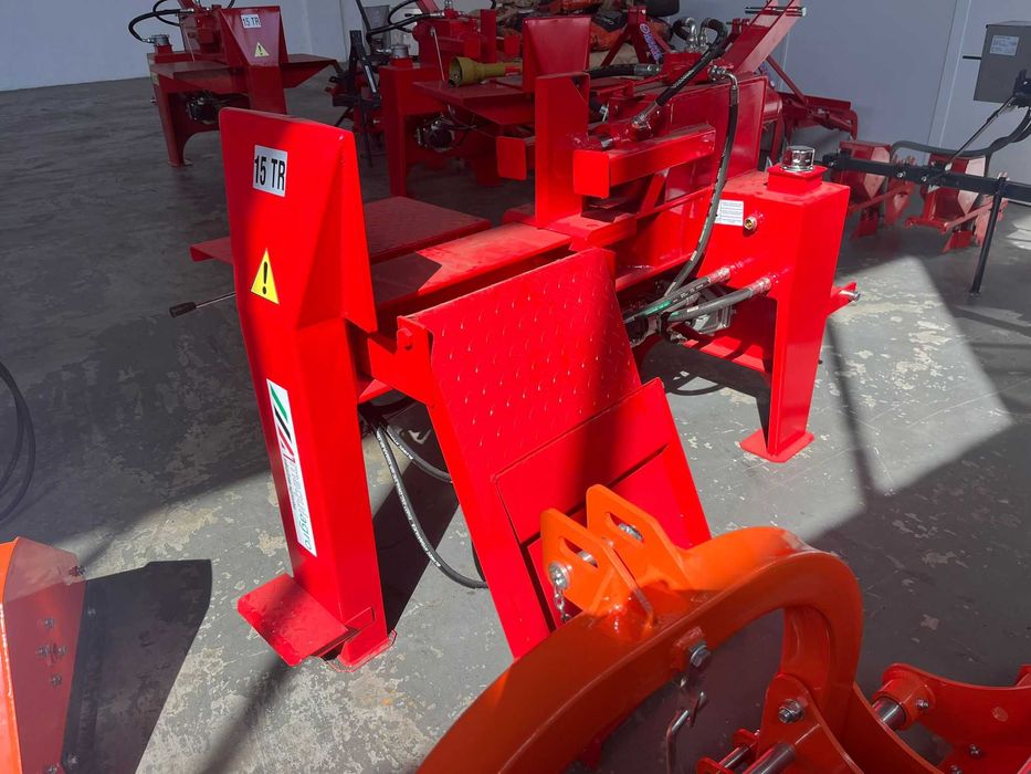 Rachador de lenha p/ trator 15T c/ Plataforma elevatória NOVO