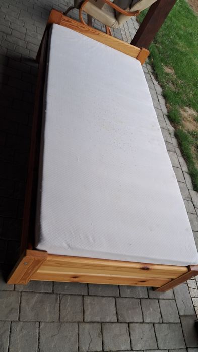 Łóżko sosnowe plus materac 90 bardzo mało uzywane