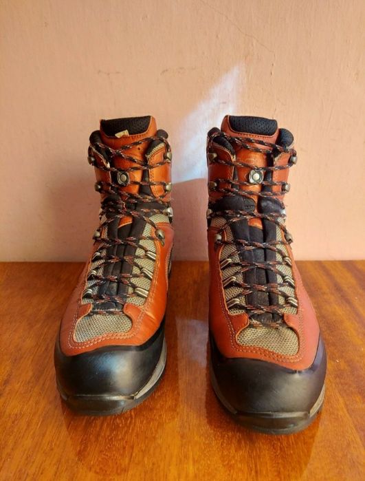 ботінки гірські фірми lowa на gore tex vibram ориг