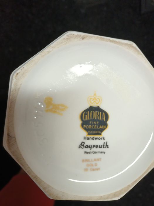 Pote de Porcelana pintado com Fio de Ouro