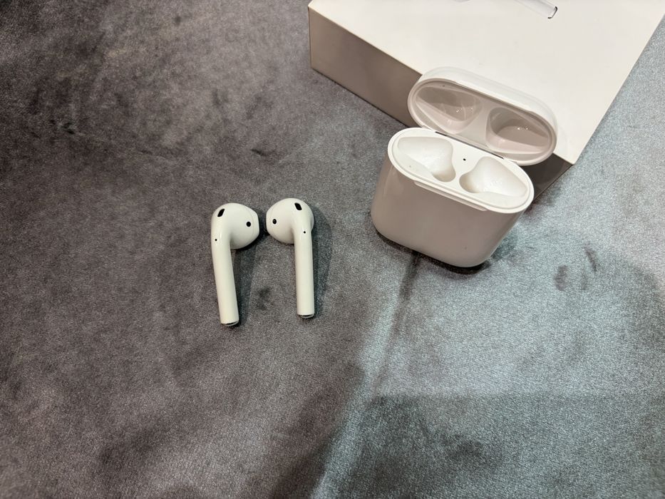 Apple AirPods 2