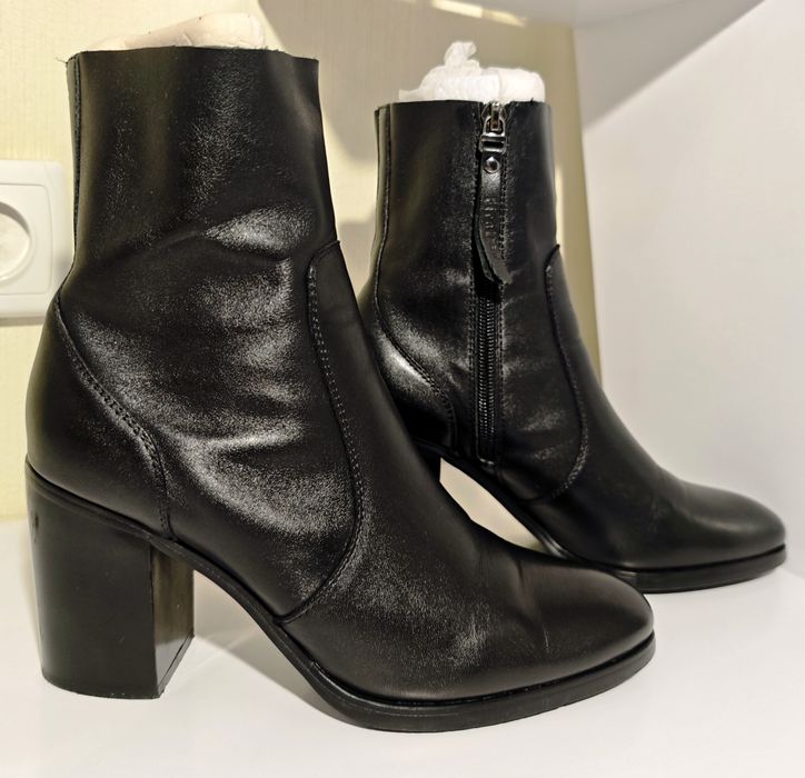 Женские кожаные ботинки