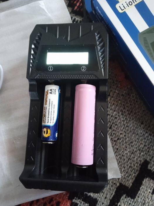 Зарядний пристрій для Li-ion 3.7V та АА/ААА 1.2V