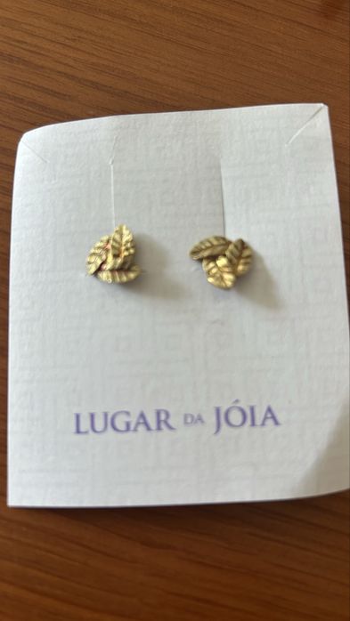 Brincos em prata dourada novos