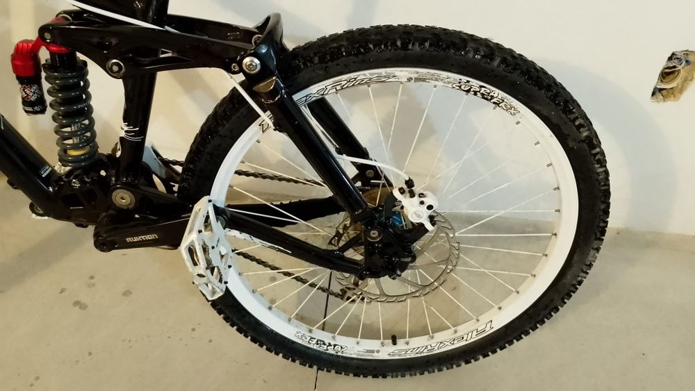Bicicleta UMF Freddy 2 Downhill Freeride