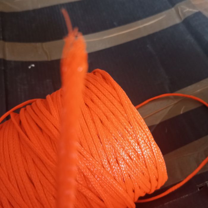 Bobine de fio encerado laranja