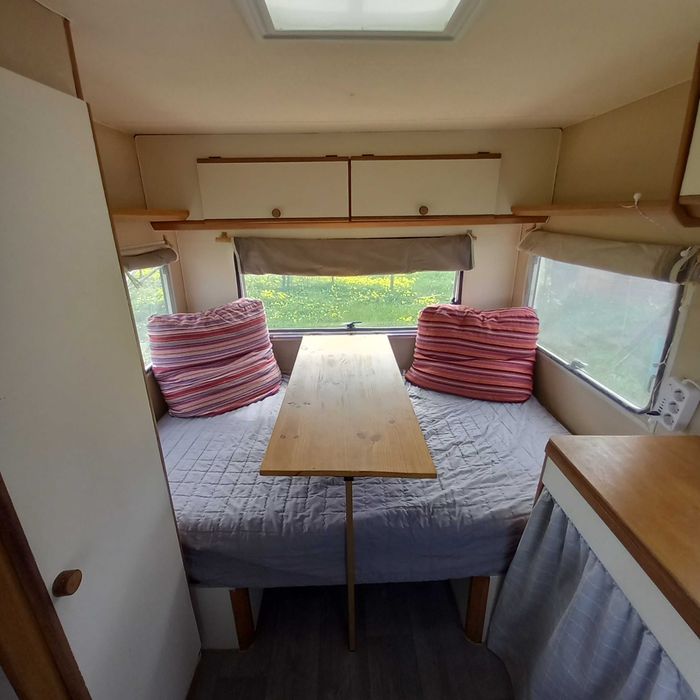 Caravana Vintage Restaurada – Pluma (1991) – 490kg – Pronta a Viajar