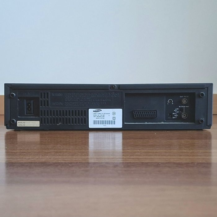 Leitor/gravador de vídeo VHS Samsung VXK-306, com avaria