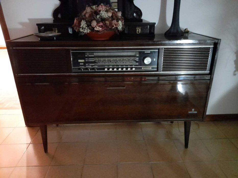 móvel rádio e gira discos grundig