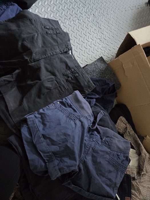 25 sztuk Ciuchy M koszulki topy spodnie marynarka. Mniej niż 2zl