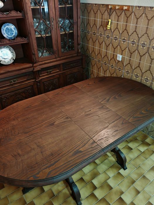 Conjunto de móveis de sala de jantar em castanho mogno maciço antigo