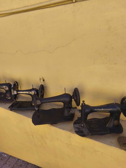 Cabeças de máquinas de costura antigas