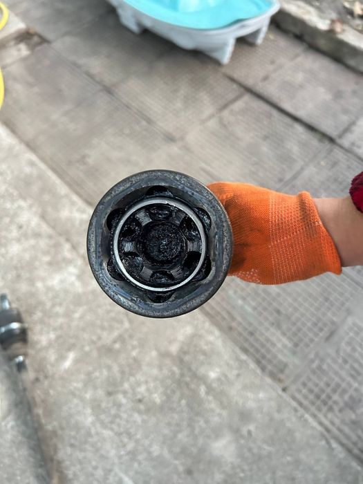 Напіввісь права зі шрусом