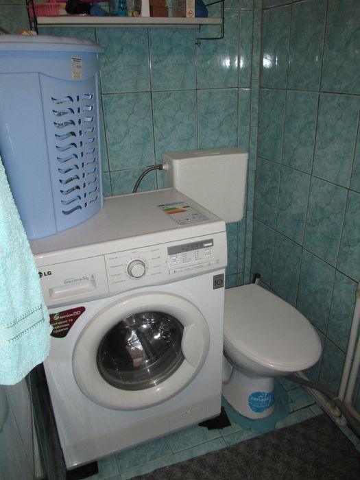 Продам  будинок по вул. В.Скринника (р-н пл.Покровської) або обміняю на 1-2 кімнатну квартиру