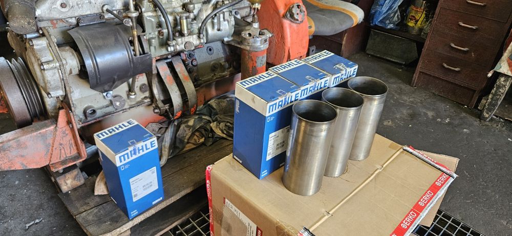Tuleje  SW400  wolnossącą turbo  MAHLE