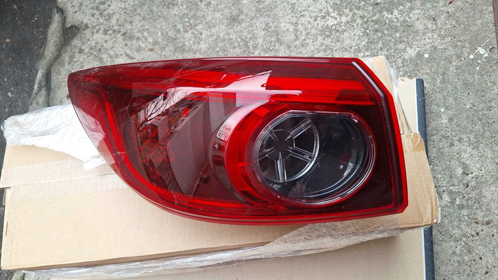 Фонарь Mazda 3 левый наружный