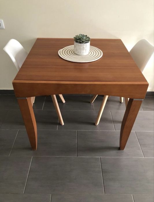 Mesa extensível em madeira