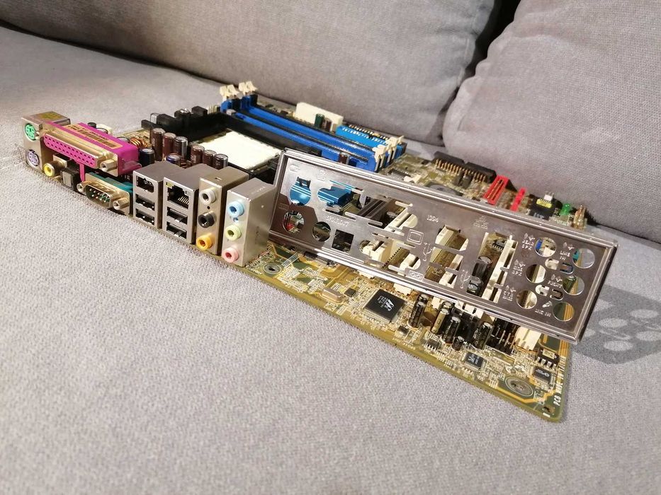 Asus A8V Deluxe AMD socket 939 AGP DDR400 WiFi płyta główna retro