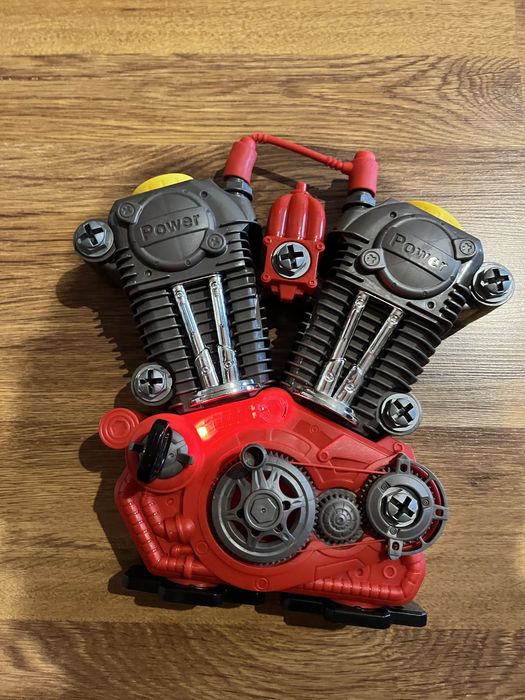 Duzy rozkrecany silnik spalinowy