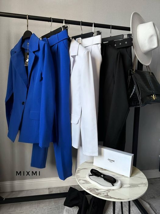 Жіночий костюм класичний