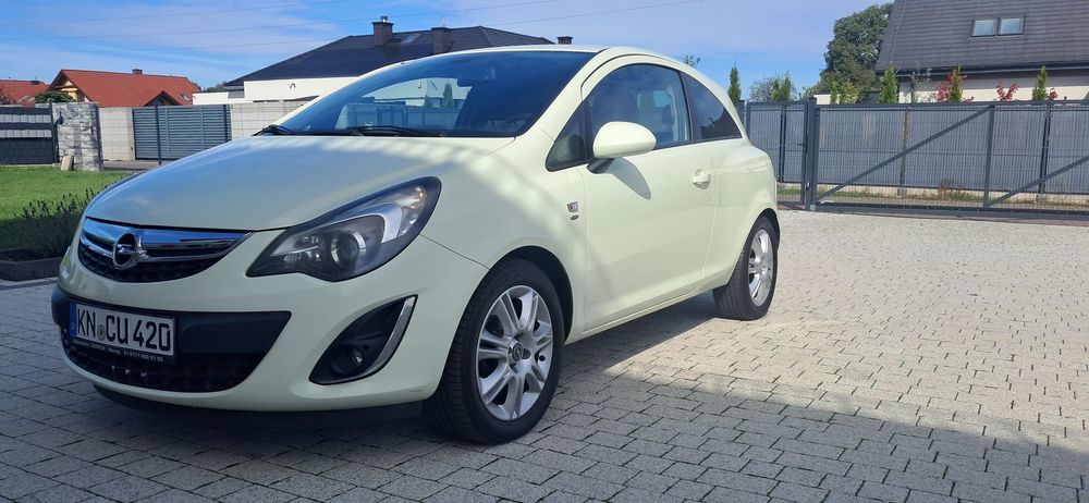 Opel Corsa 2 kluczyki bezwypadkowa bagaznik na 2 rowery  orginalny