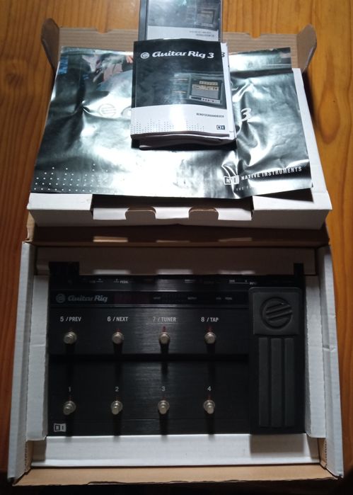 Pedaleira Rig Kontrol e Guitar Rig 3 Native Instruments