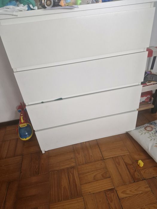 Cómoda ikea 4 gavetas grandes