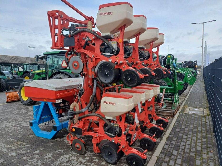 Gaspardo Manta 8MTR + Monosem Ferti Avant  Siewnik punktowy Gaspardo Manta 8MTR + zbiornik Monosem