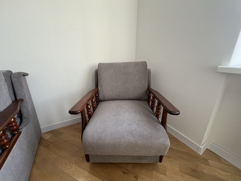 Диван і два мʼяких крісла