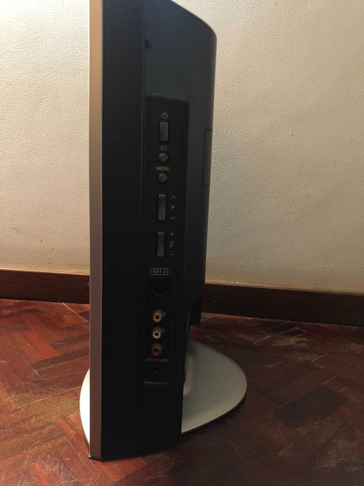 Televisão pequena Sharp
