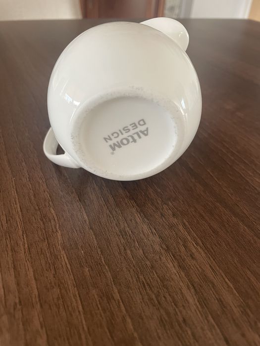 Nowy porcelanowy mlecznik