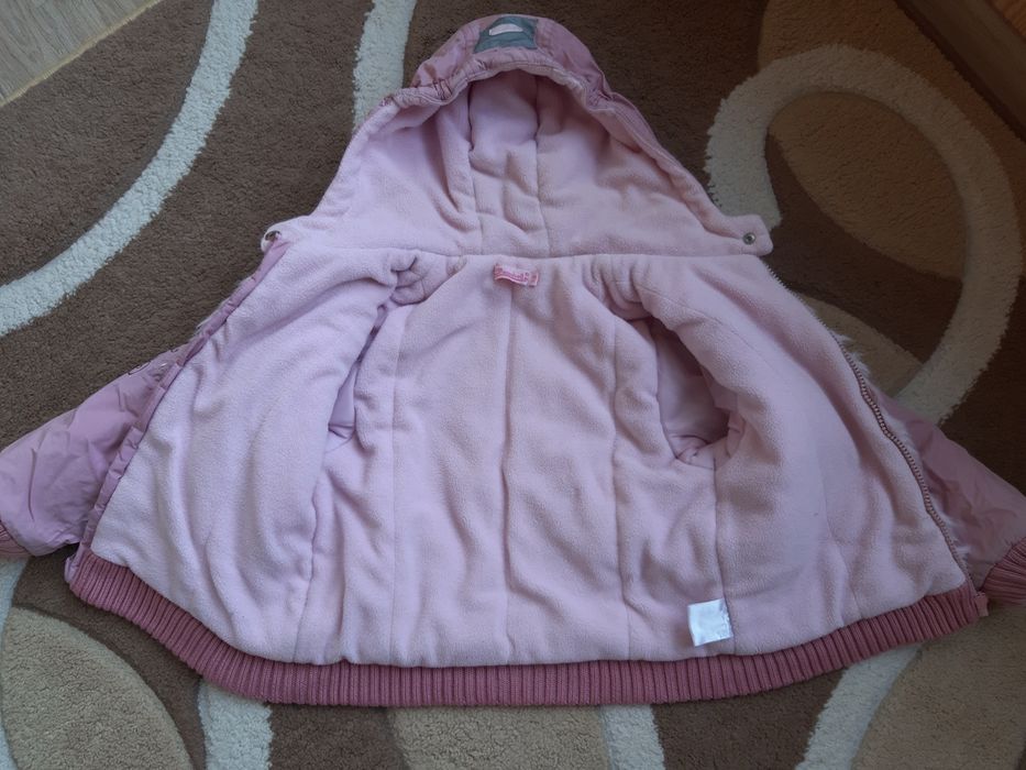 Продам курточку на флисе, на девочку рост 116 см