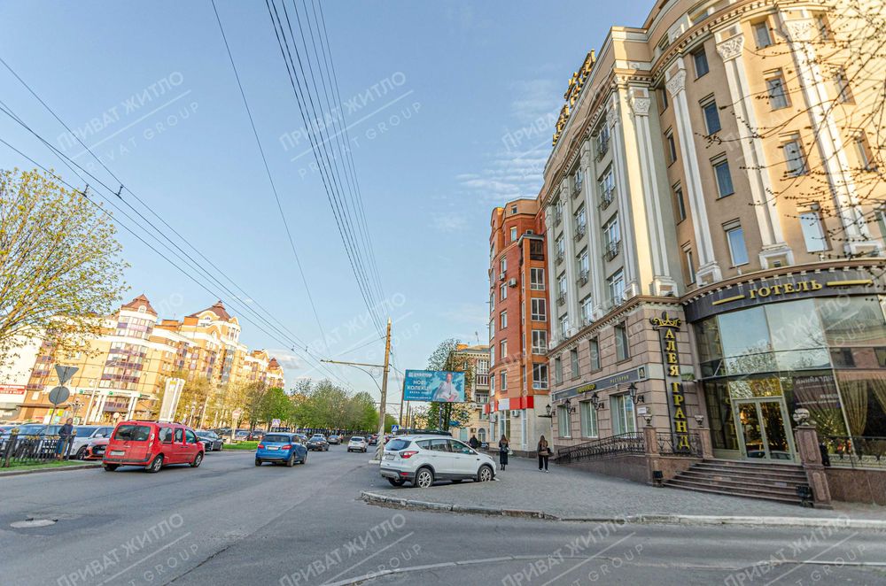 Комерційне приміщення в центрі міста (навпроти "Листопада)