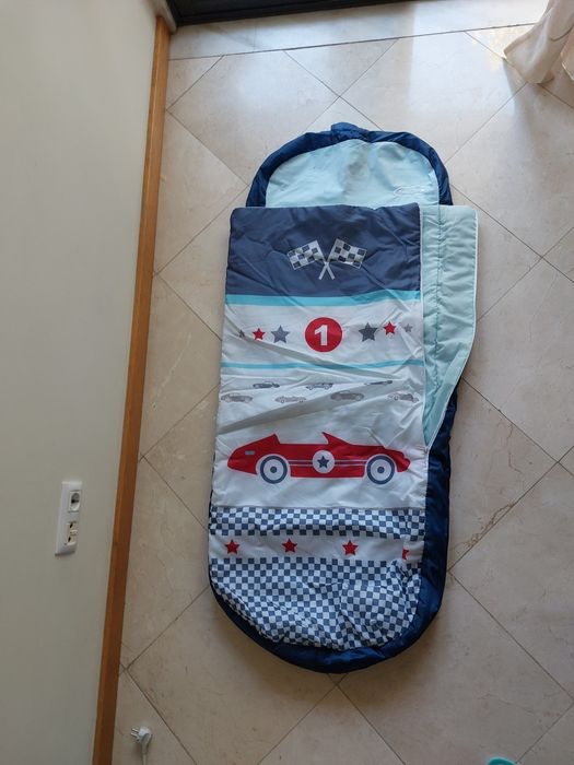 Saco cama com insuflável para criança