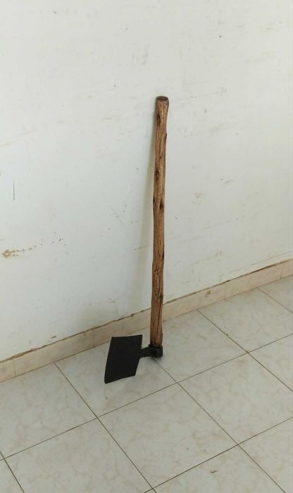 Antiga e Invulgar Enxada de Corte / Pá de cortar o Bagaço em Antigo Lagar de Vinho. RESTAURADA!