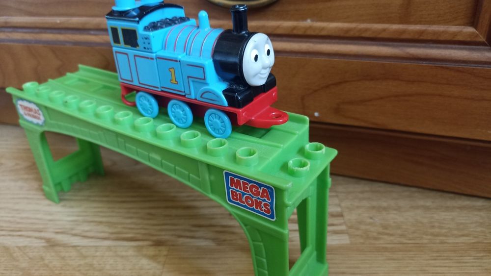 Паровозик Томас из серии Томас и его друзья. Mega Bloks